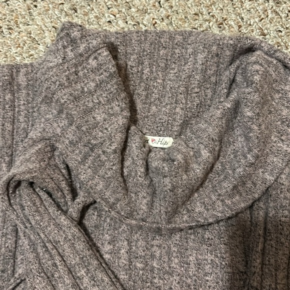 Sweater - Picture 1 of 4